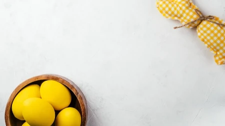 OFARBAJTE JAJA U DREČAVO ŽUTU Način je potpuno prirodan, a ispadnu super