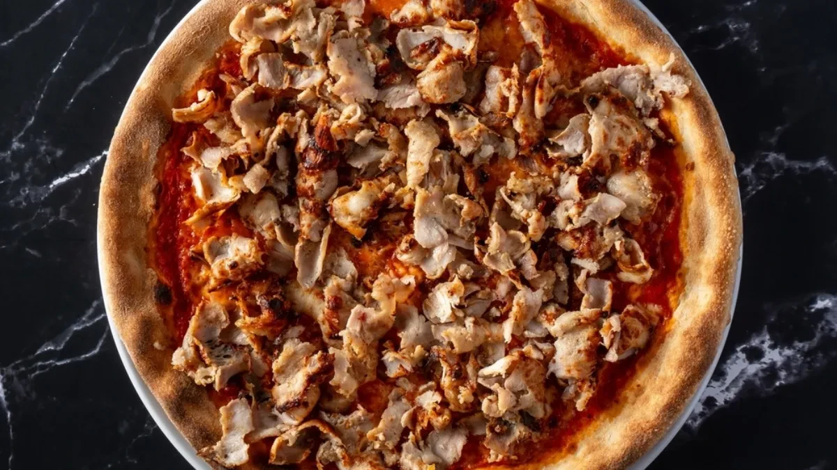 PICA SA ĆEVAPIMA BUDI SVA ČULA Savršen spoj italijanske i balkanske kuhinje