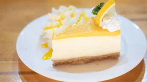 ČIZKEJK SA LIMUNOM U ISTO VREME SLADI I OSVEŽAVA Nota kiselosti daje šmek