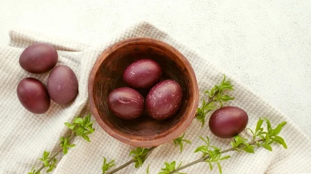 OFARBAJTE JAJA U BORDO POTPUNO PRIRODNO Treba vam samo jedna namirnica