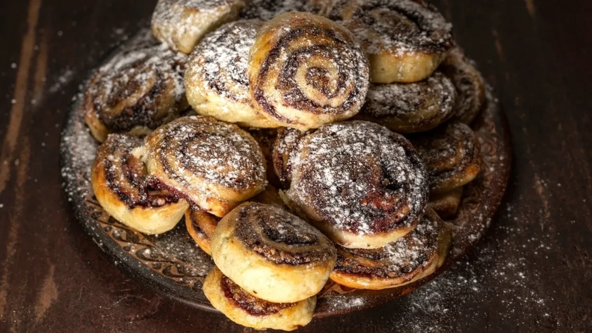 CIMET ROLNICE SA DŽEMOM OD ŠLJIVA ZA USKRS Pecivo koje i miriše i diše