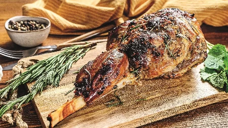 JAGNJETINA SA KAJMAKOM ZA USKRŠNJI RUČAK Rapsodija ukusa u svakom zalogaju