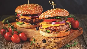Sočni burgeri za lepo druženje sa prijateljima Baš ovako ih prave u restoranu
