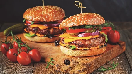 Sočni burgeri za lepo druženje sa prijateljima Baš ovako ih prave u restoranu