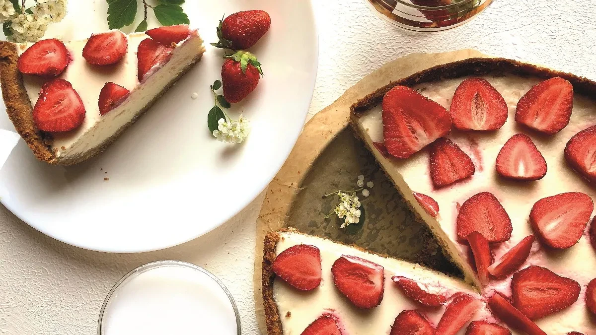 Tart sa jagodama bolji od svake torte:Bukvalno se jede iz pleha, sve dok vam ne pozli