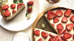 Tart sa jagodama bolji od svake torte:Bukvalno se jede iz pleha, sve dok vam ne pozli