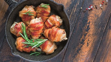 Rolovana piletina u slanini za najveće gurmane: Gastronomski užitak u svakom zalogaju