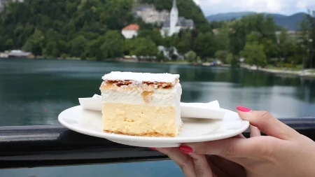 Marko iz Loznice pravi najbolje krempite na Bledu: Otkrio tajnu zašto je vole milioni