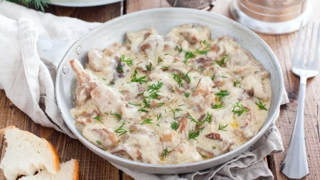Kremasta salata sa šampinjonima i pavlakom:Najbolje ide uz šnicle i pire krompir