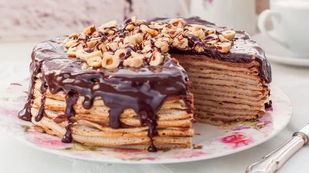 Torta od palačinki sa mlevenim keksom: Vraća u detinjstvo, a izgleda spektakularno