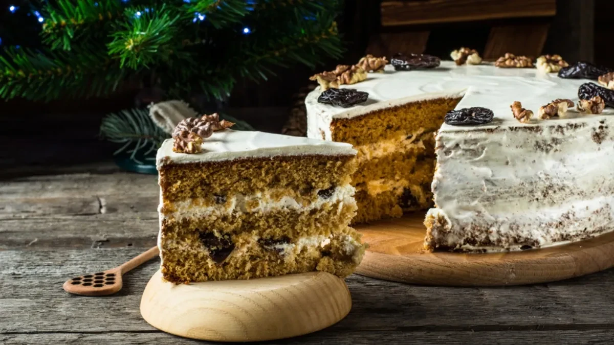 Posna Bogorodica torta za najlepšu slavu: Raskošne, medene korice i mirisni fil od oraha