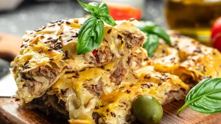 Sočni burek sa mesom od gotovih kora: Ješćete ga za doručak, ručak i večeru