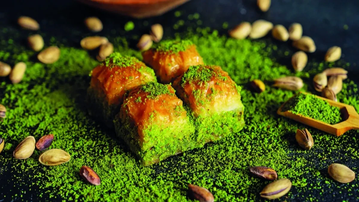 Baklava sa pistaćima hipnotiše ukusom: Zlatne korice i prefinjena slatkoća