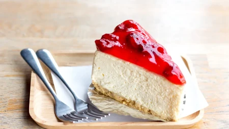 Čizkejk sa jagodama je desert iz snova: Prhka kora i bogati ukus, pravićete ga stalno