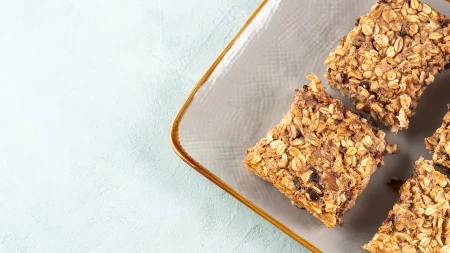 Zdravi kolač sa bananom i ovsenim pahuljicama: Za vrele dane i fit liniju idealan! 