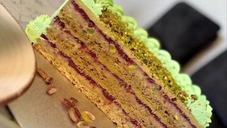 Torta sa pistaćima biče hit leta: Poslastica koja pomera granice dobrog ukusa
