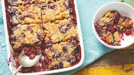 Brzi kolač s kupinama za najlepše jutro: Ni vremena ni truda, a bolji od svake torte