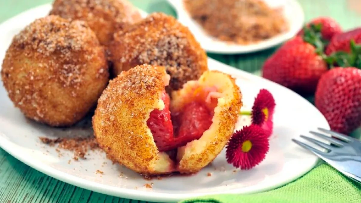 Knedle sa sirom i jagodama za lepo vreme i raspoloženje Teraju vodu na usta