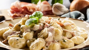 Očaravajuća salata sa slaninom može da zameni obrok A ne mogu da joj odole ni gurmani