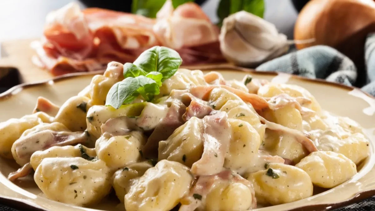 Očaravajuća salata sa slaninom može da zameni obrok A ne mogu da joj odole ni gurmani