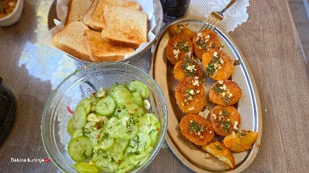 Mladi krompir sa belim lukom iz Bakine kuhinje Napravi se očas posla, a i sit bi jeo