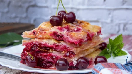 Sočna baklava sa višnjama topi i srca i nepca: Poslastica koja traje vekovima
