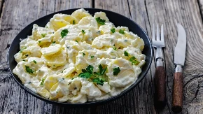 Donosimo vam najbolji recept za krompir salatu: Biće nikad kremastija