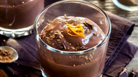 Čoko orandž puding mami na porciju više: Desert za sva vremena i prilike