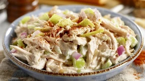 Hladna pileća salata savršeno osvežava u vrelim danima: Za obrok pun proteina