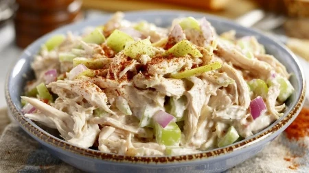 Hladna pileća salata savršeno osvežava u vrelim danima: Za obrok pun proteina