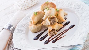 Pirogi sa mesom kao iz srca Poljske: Zbog njih sve kalorije padaju u vodu