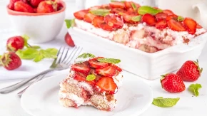 Najlepši tiramisu sa kokosom i jagodama: Domaćice u Rusiji ga prave baš ovako