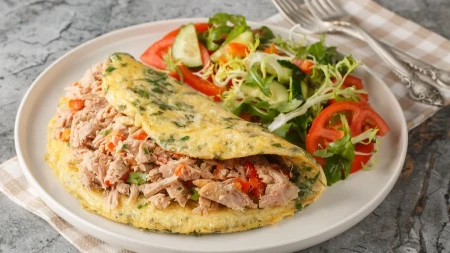 Gurmanski omlet sa tunjevinom i povrćem: Zbog njega i sit seda za sto
