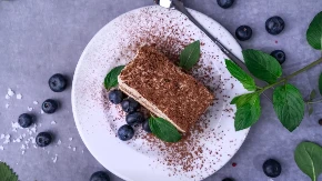 Brzi tiramisu sa borovnicama sladak kao prva ljubav: Najlepši posni desert