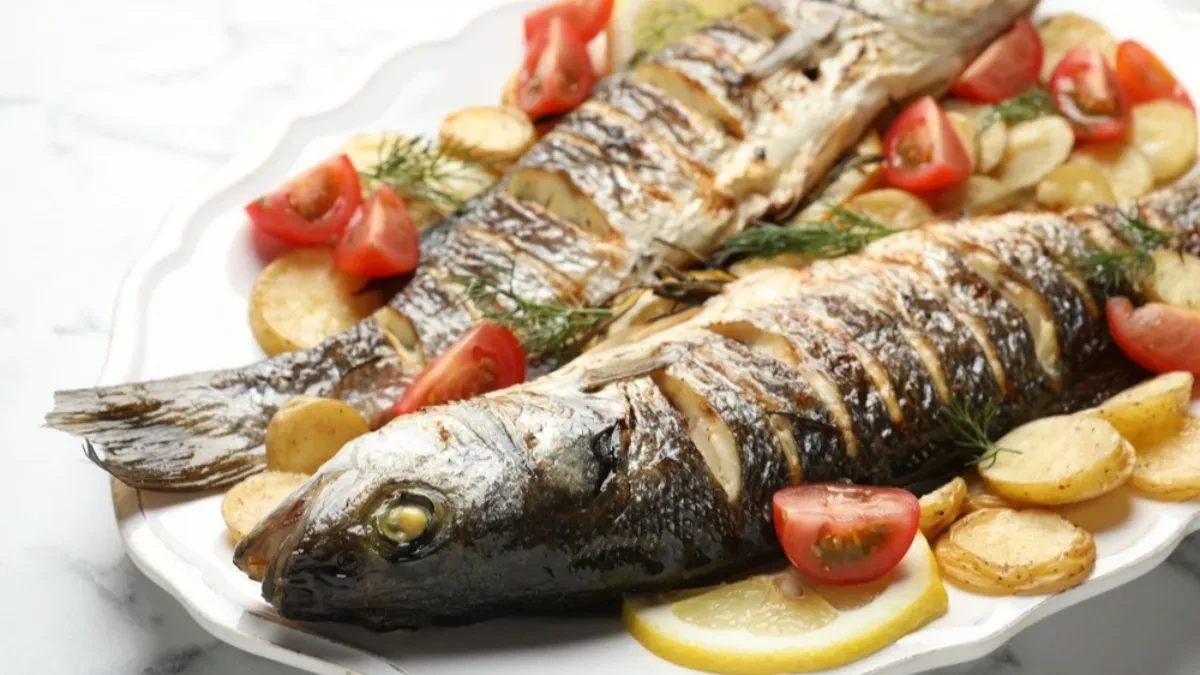 Riba sa limunom i krompirom za ukus Mediterana: Posni ručak za celu porodicu