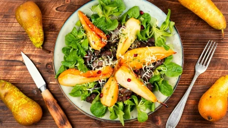 Salata sa kruškama i piletinom za ravan stomak: Puna proteina i krcka pod zubima
