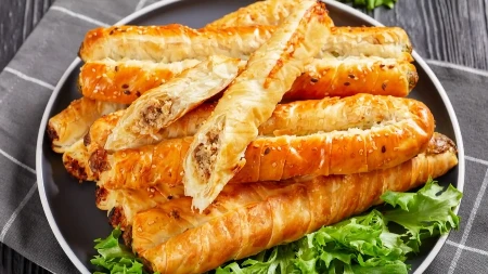 Cigar burek sa piletinom krcka pod zubima: Savršen uz šolju kefira ili mleka