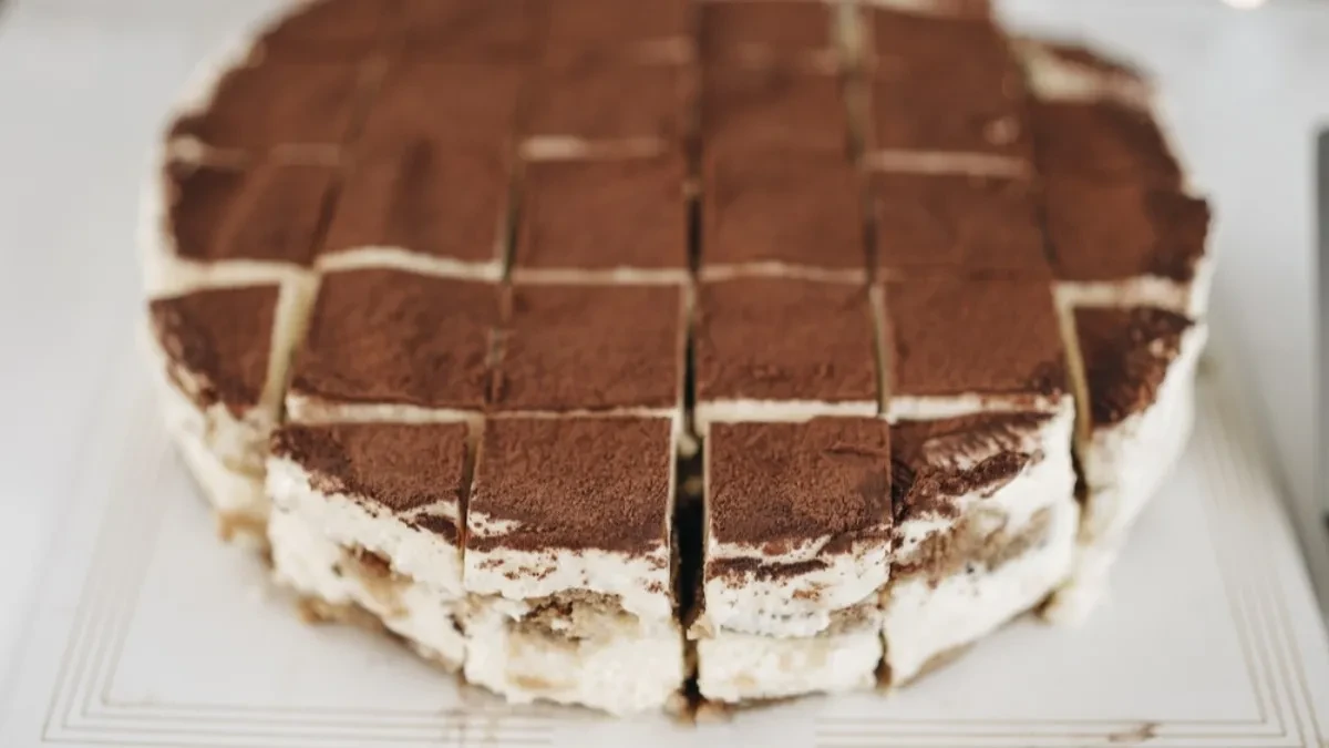 Tiramisu čizkejk bez pečenja: Omiljeni kolač za kafom idealan za letnje dane