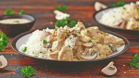 Belo meso sa šampinjonima i pirinčem: Ručak pun proteina pa pravac na trening