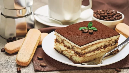 Tiramisu sa čokoladom mami na parče više: Savršen balans sa kafom