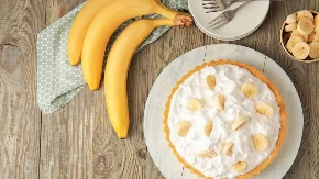 Brzi kolač sa bananama zove na parče više: A jede se iz pleha