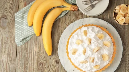 Brzi kolač sa bananama zove na parče više: A jede se iz pleha