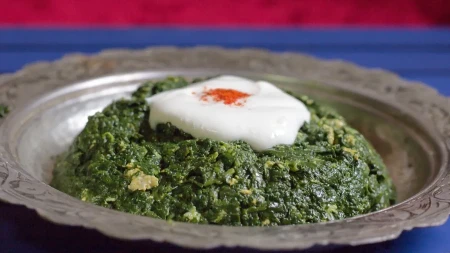 Spanać sa kiselim mlekom za ručak kao iz restorana: Savršen
