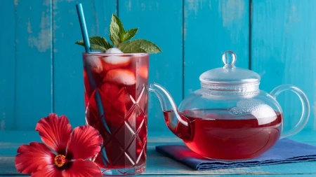Ledeni čaj od hibiskusa osvežava na +40: Hladi bolje nego sladoled