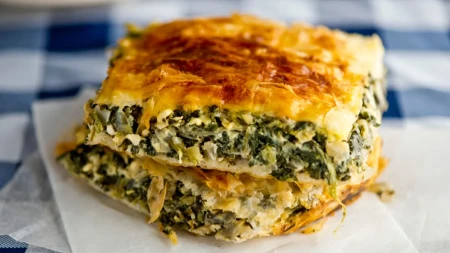 Sočna spanakopita baš kao ona sa Krita: Hrskave kore i bogati nadev