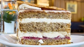 Neodoljiva torta od oraha kakvu su nekada bake pravile: Vole je svi od 7 do 107