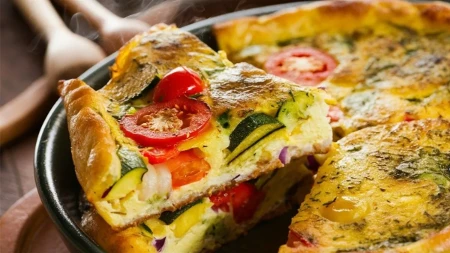 Mirisna fritata sa povrćem gotova očas posla: Pravi se od sastojaka koje imate