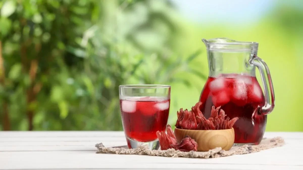 Ledeni čaj od hibiskusa osvežava od prvog gutljaja: Bolji nego limunada