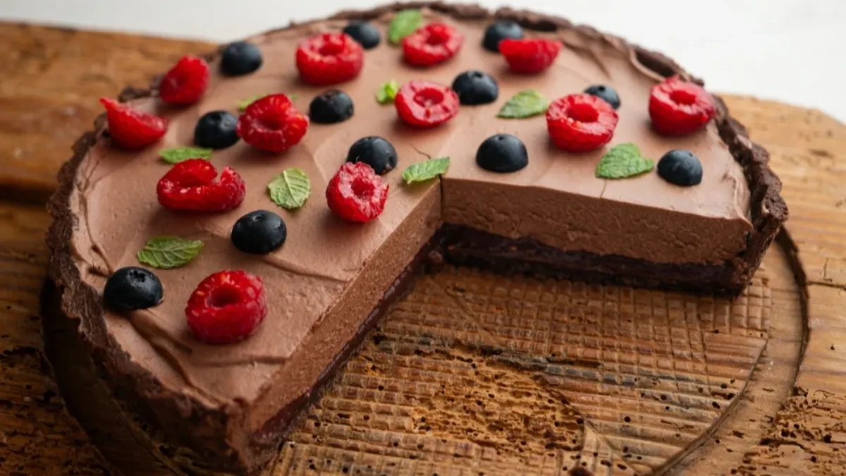Voćni tart sa čokoladnim kremom: Desert savršenog ukusa za sve prilike