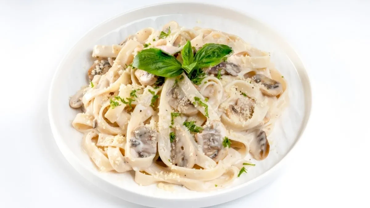 Pasta sa šampinjonima i posnim sirom: Brzi ručak za lenje domaćice